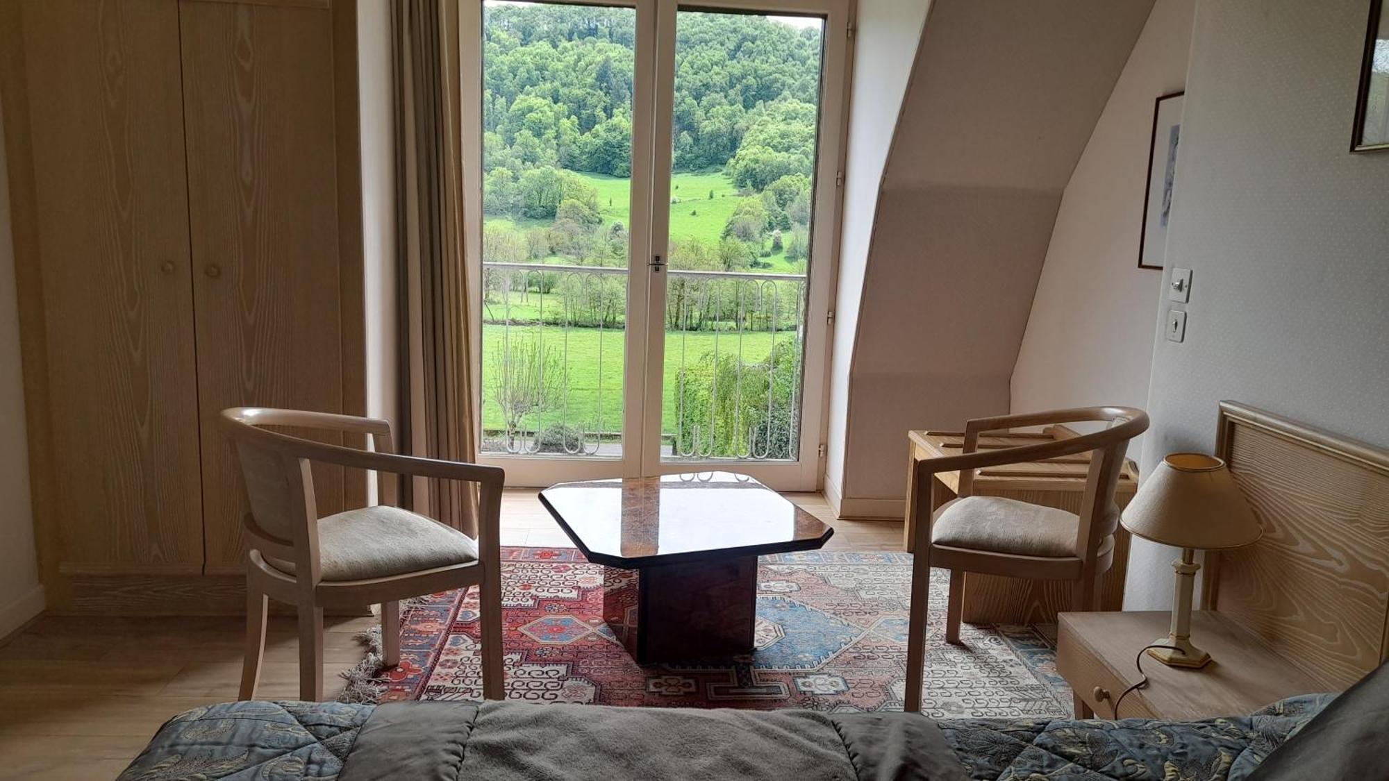 Chambre D'Hote La Maronne Dans Le Cantal Saint-Martin-Valmeroux Eksteriør bilde